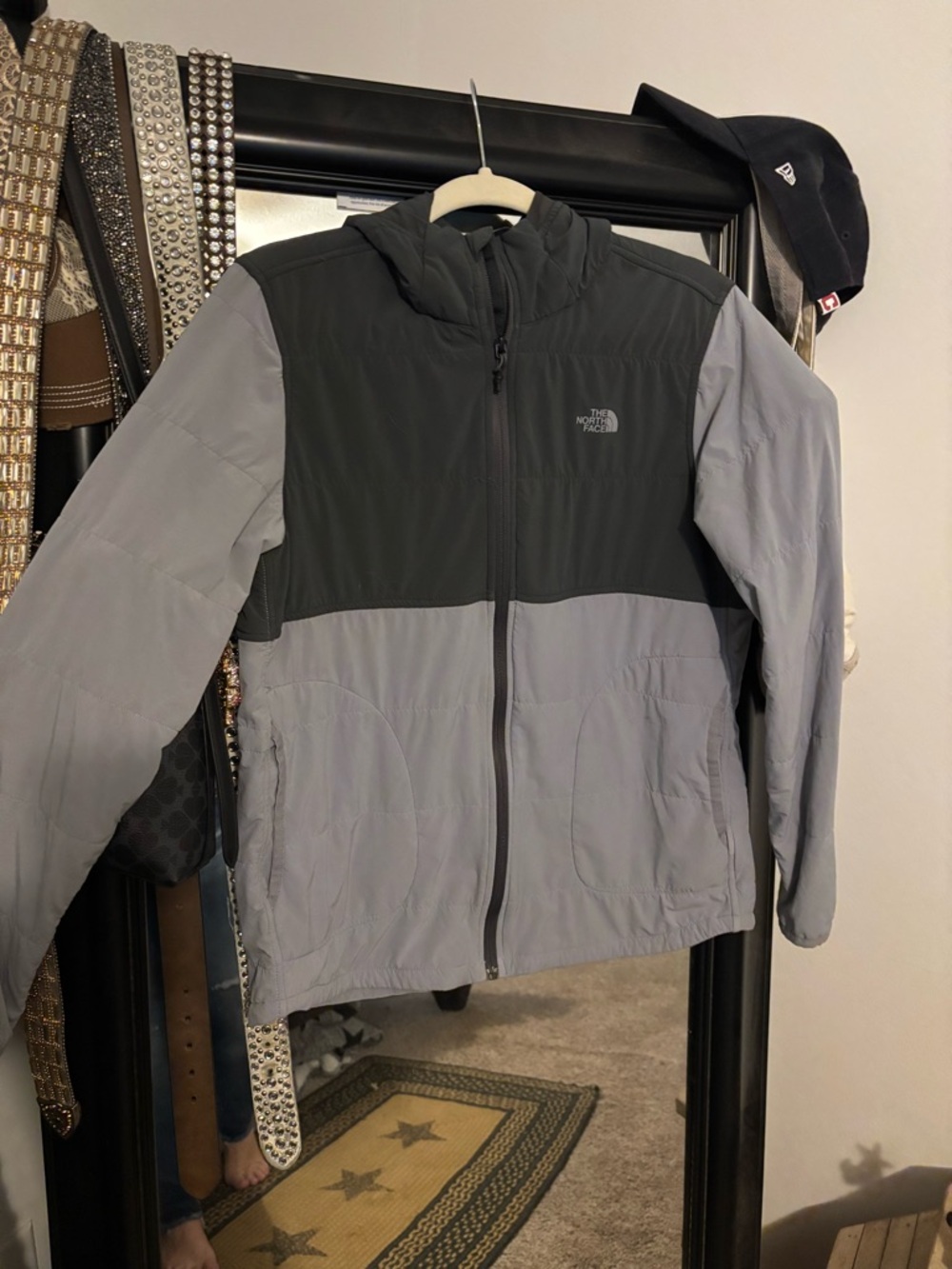 North Face women’s  Two-Tone Black Light Gray quilted thin  windbreaker jacket